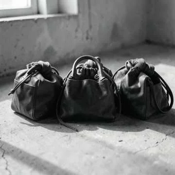 3 подруги ругаются между собой из за мужчин, обвиняя друг друга в соблазнении.…
