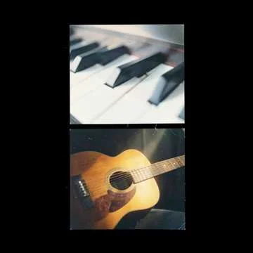 Она садится к роялю — и дом замирает