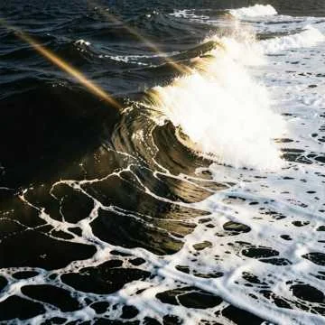 Море буйное, а моет ноги, ветер душно засушить горе, боль ушла, наступила…