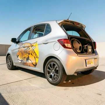 В песне поётся про друга автомеханика которого зовут Фанфурик,у него есть…
