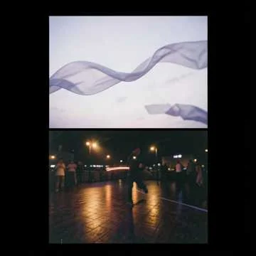 Солнце садится, город затихает слегка,