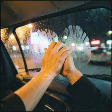 Ты молчишь — в тишине короткое замыкание.