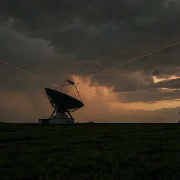 Старший точки — Барни, держит строй