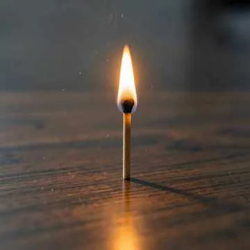 Ты входишь — и мир тише.