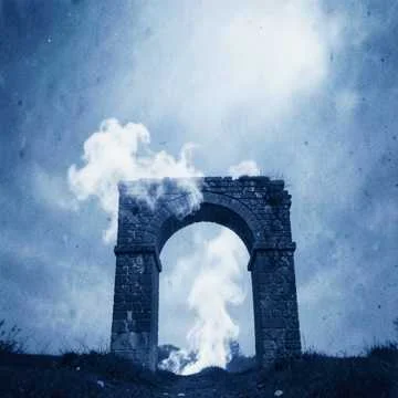 Вышел на улицу, закрыл глаза, Дым улетает туда, где моя мечта. Смотрю по сторона