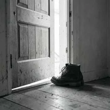С приездом, братик, хоть не надолго