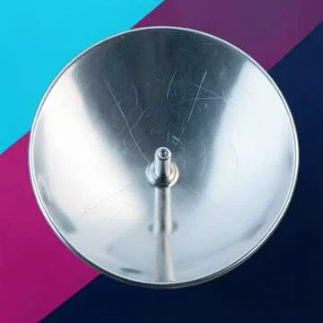 мелодия энергичная, для игры про космос, сначала спокойно потом со временем…