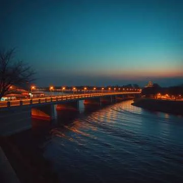 На мосту огни дрожат,