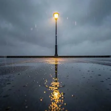 По стеклу бежит вода
