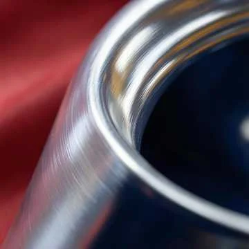 Стук колёс по рельсам бьёт,